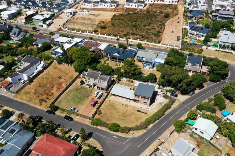 5 Bedroom Property for Sale in Capri Western Cape